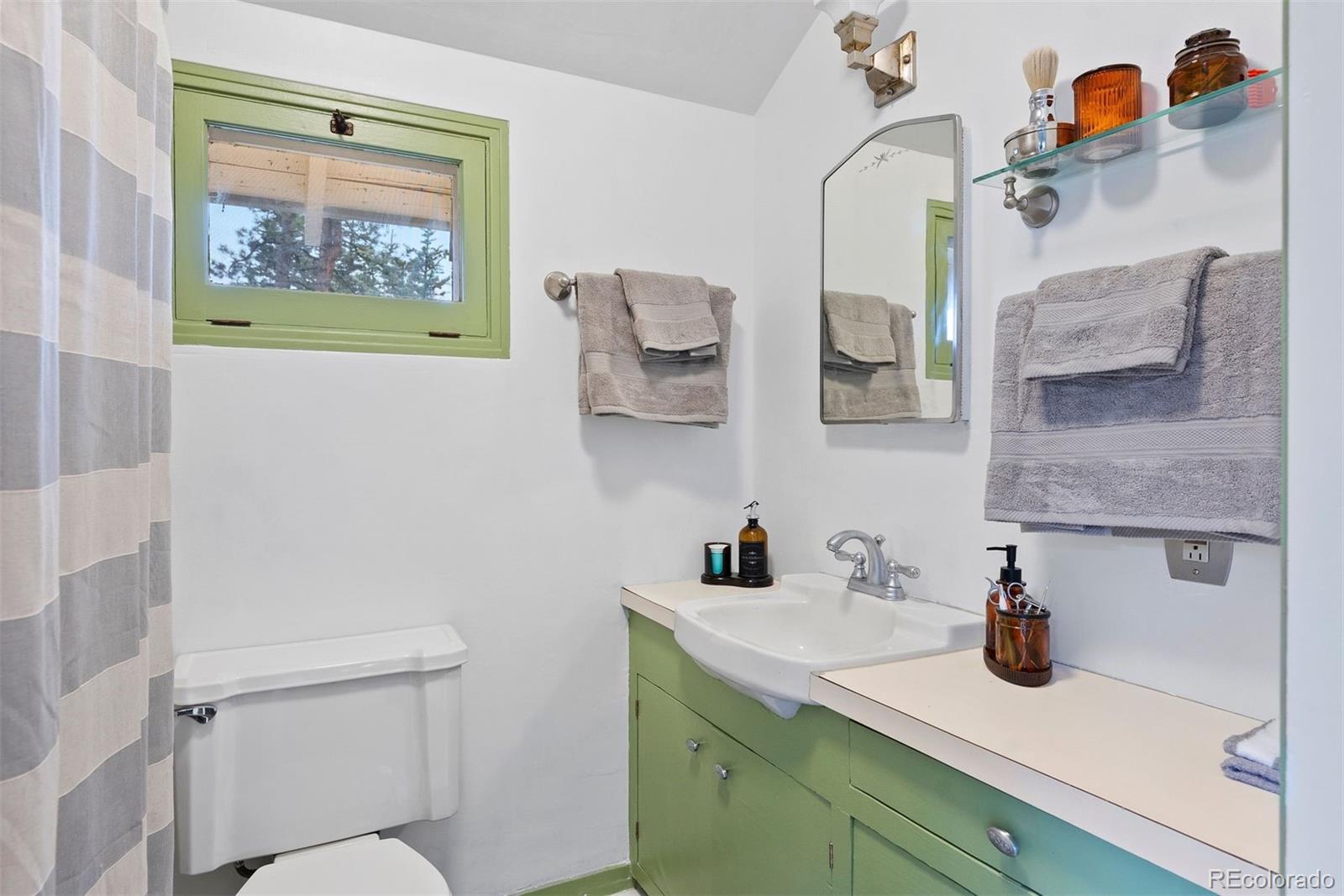 1515 W Cheyenne Road