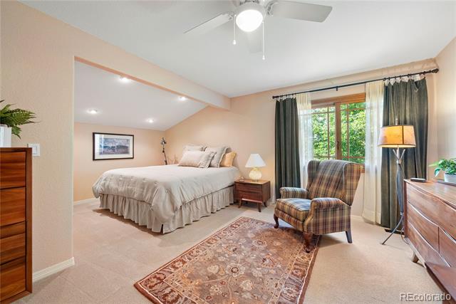 4 Springdowns Way