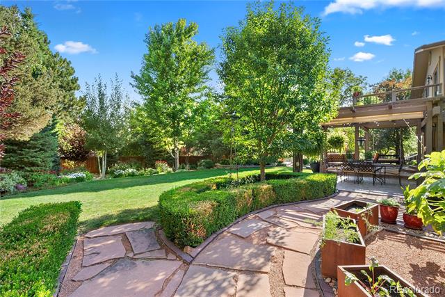 4 Springdowns Way