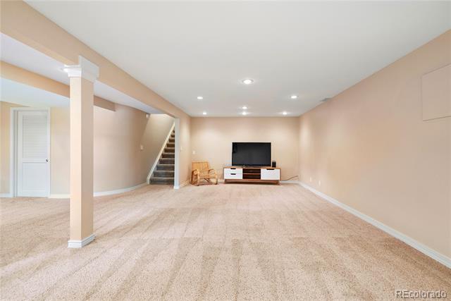 4 Springdowns Way