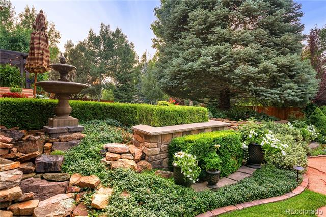 4 Springdowns Way