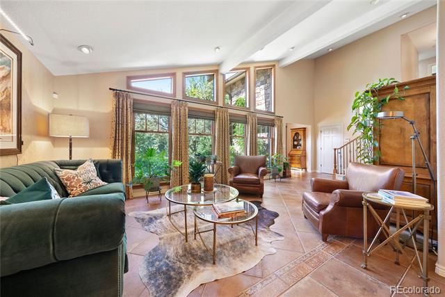 4 Springdowns Way