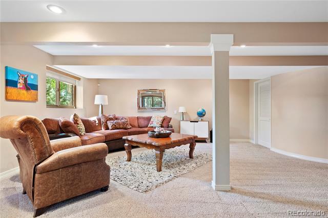4 Springdowns Way