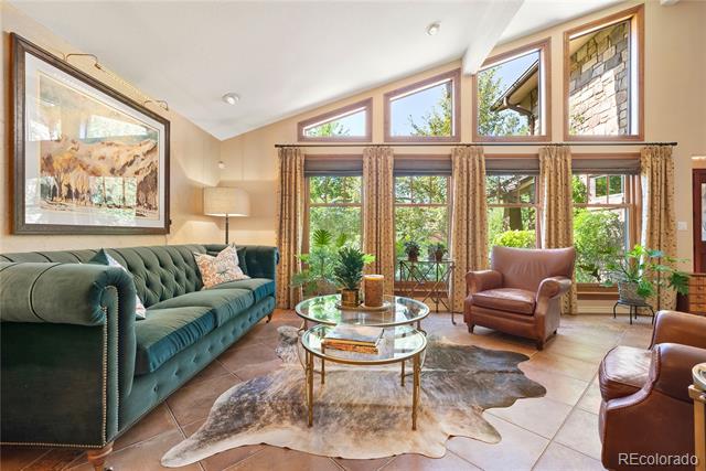4 Springdowns Way