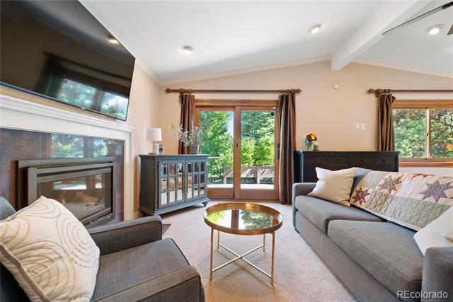 4 Springdowns Way