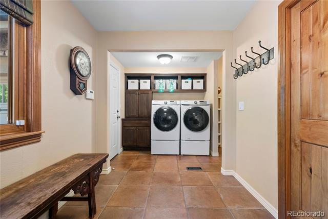 4 Springdowns Way