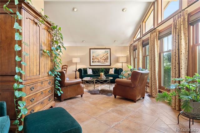 4 Springdowns Way