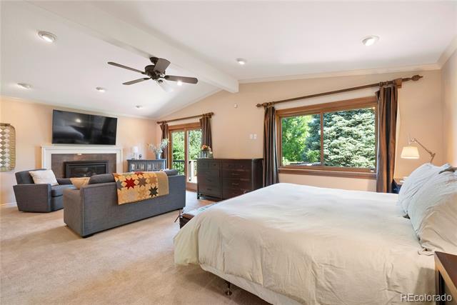 4 Springdowns Way