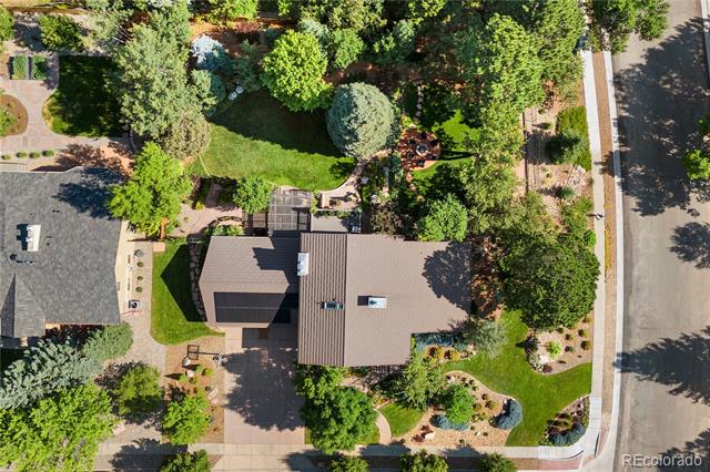 4 Springdowns Way