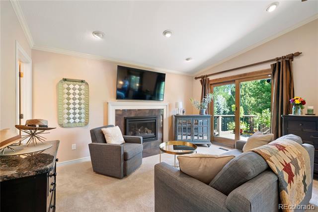4 Springdowns Way