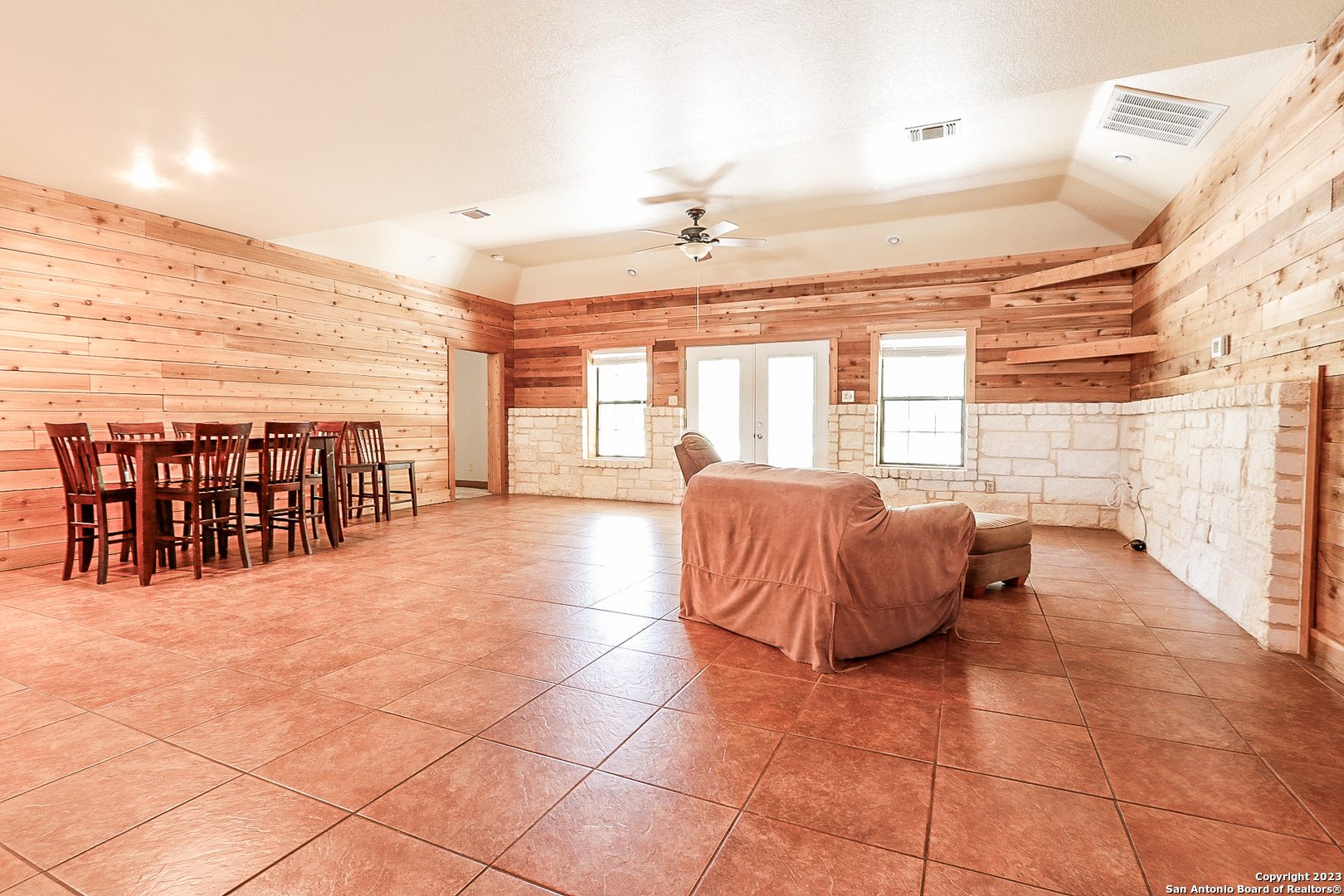 1058 FAIRWAY CIR