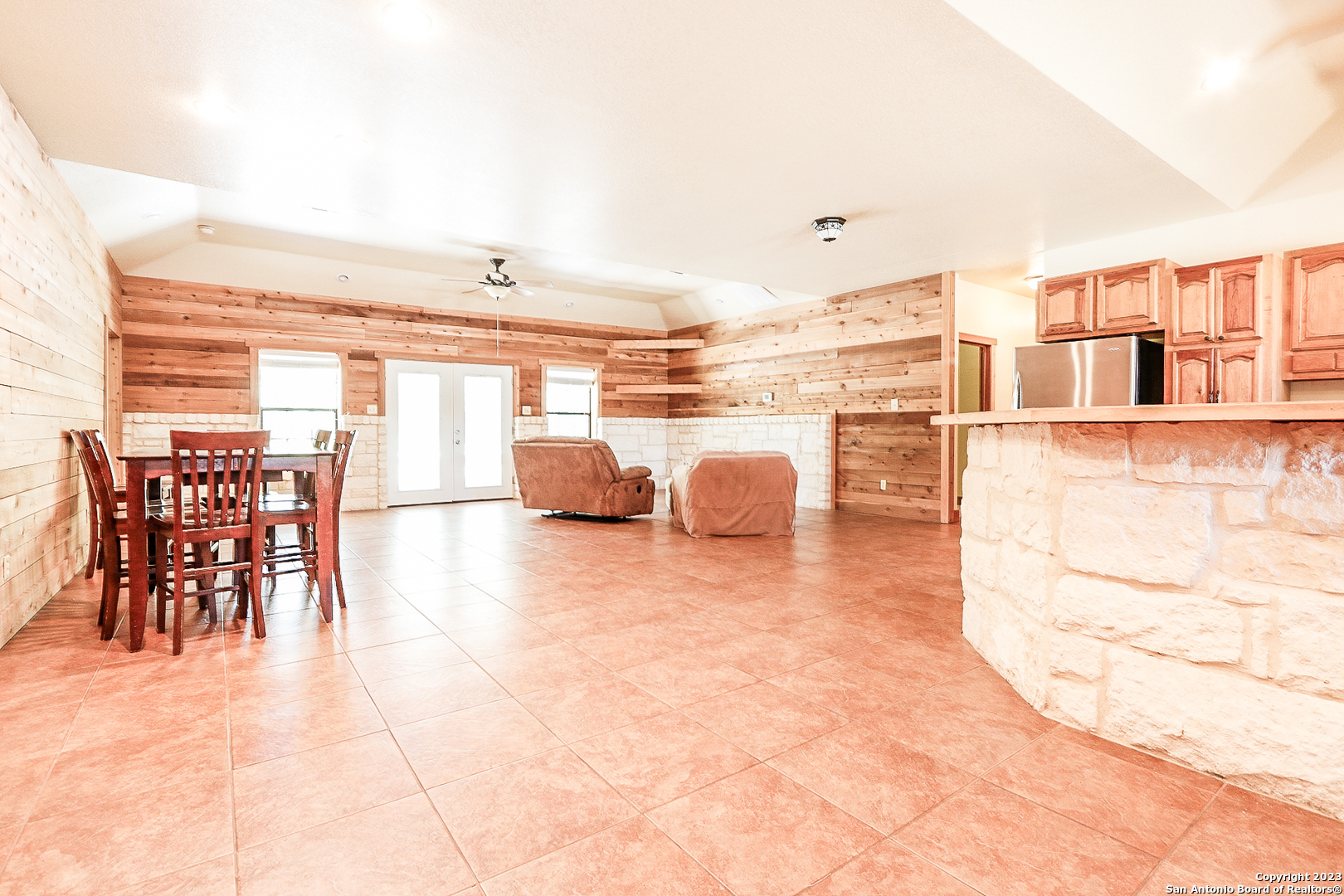 1058 FAIRWAY CIR