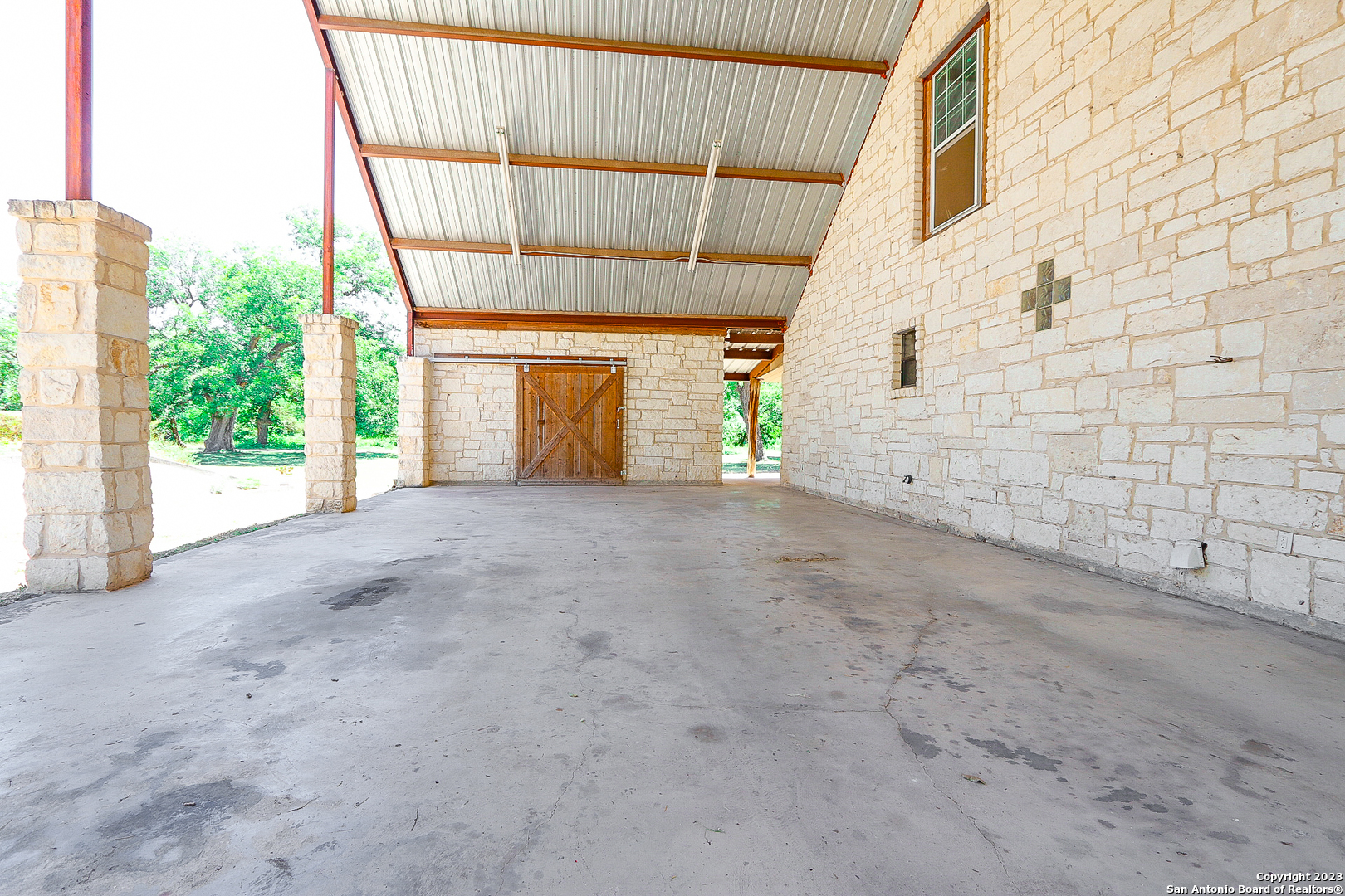 1058 FAIRWAY CIR