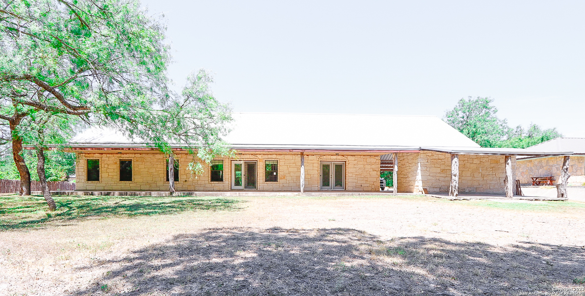 1058 FAIRWAY CIR