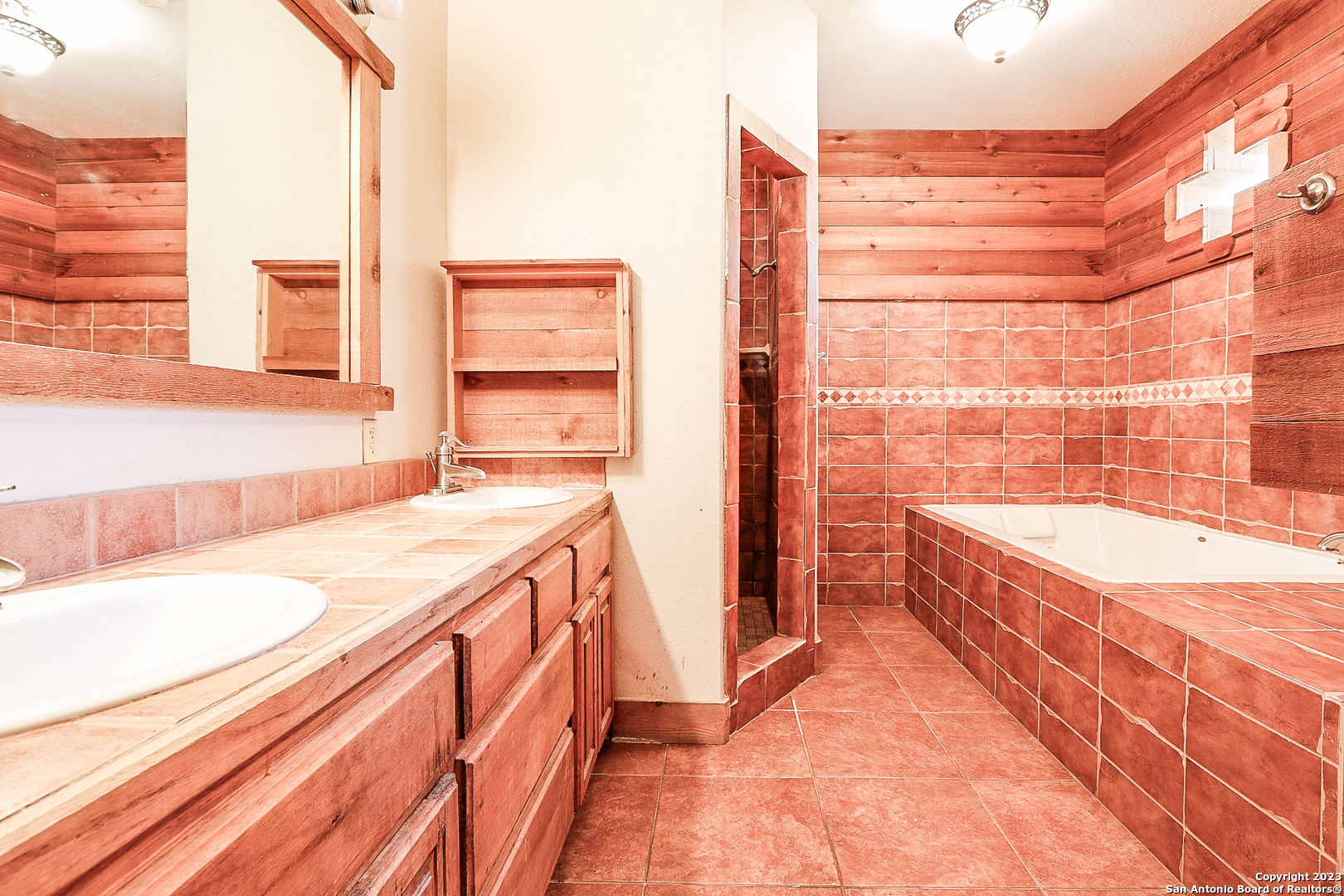 1058 FAIRWAY CIR