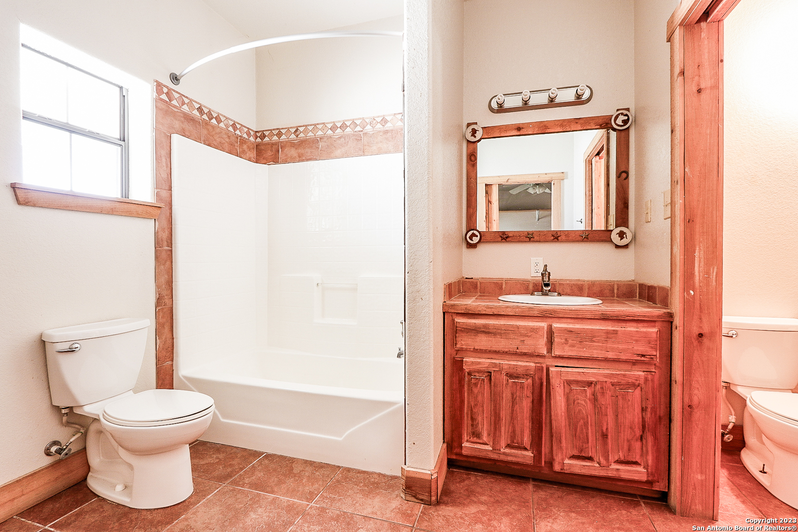 1058 FAIRWAY CIR