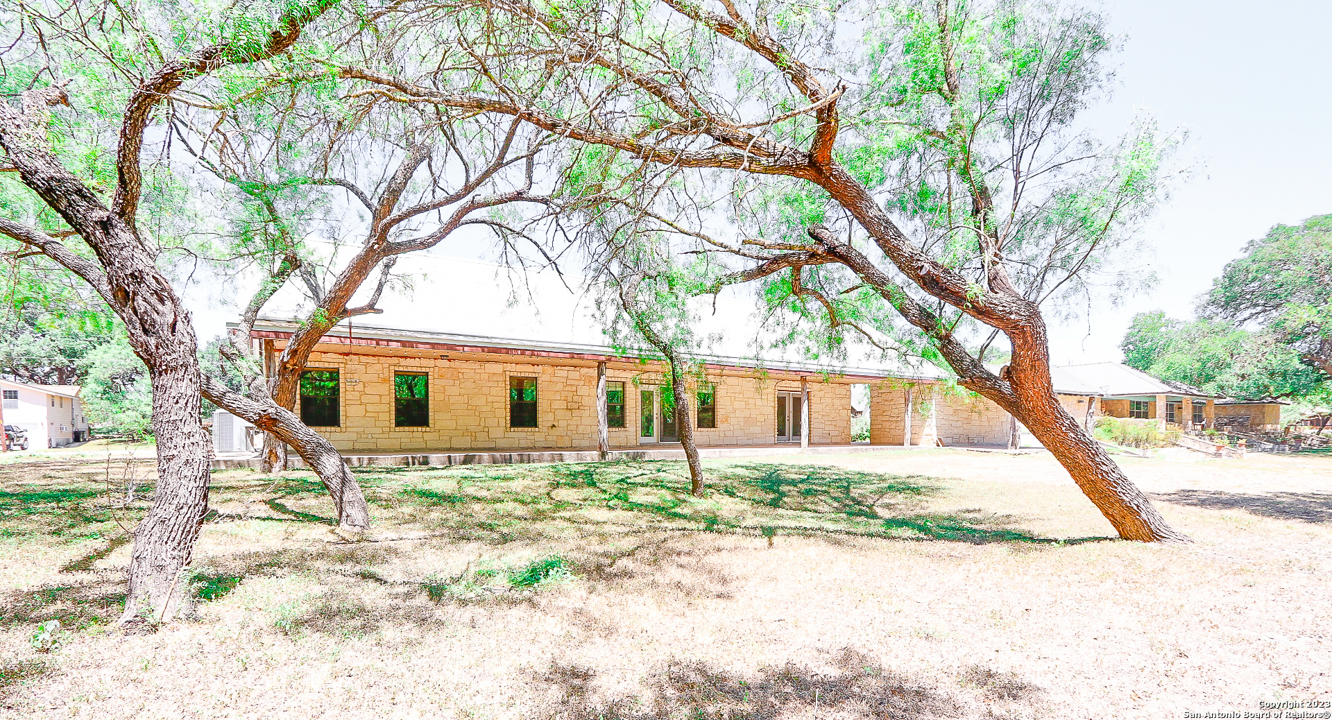 1058 FAIRWAY CIR
