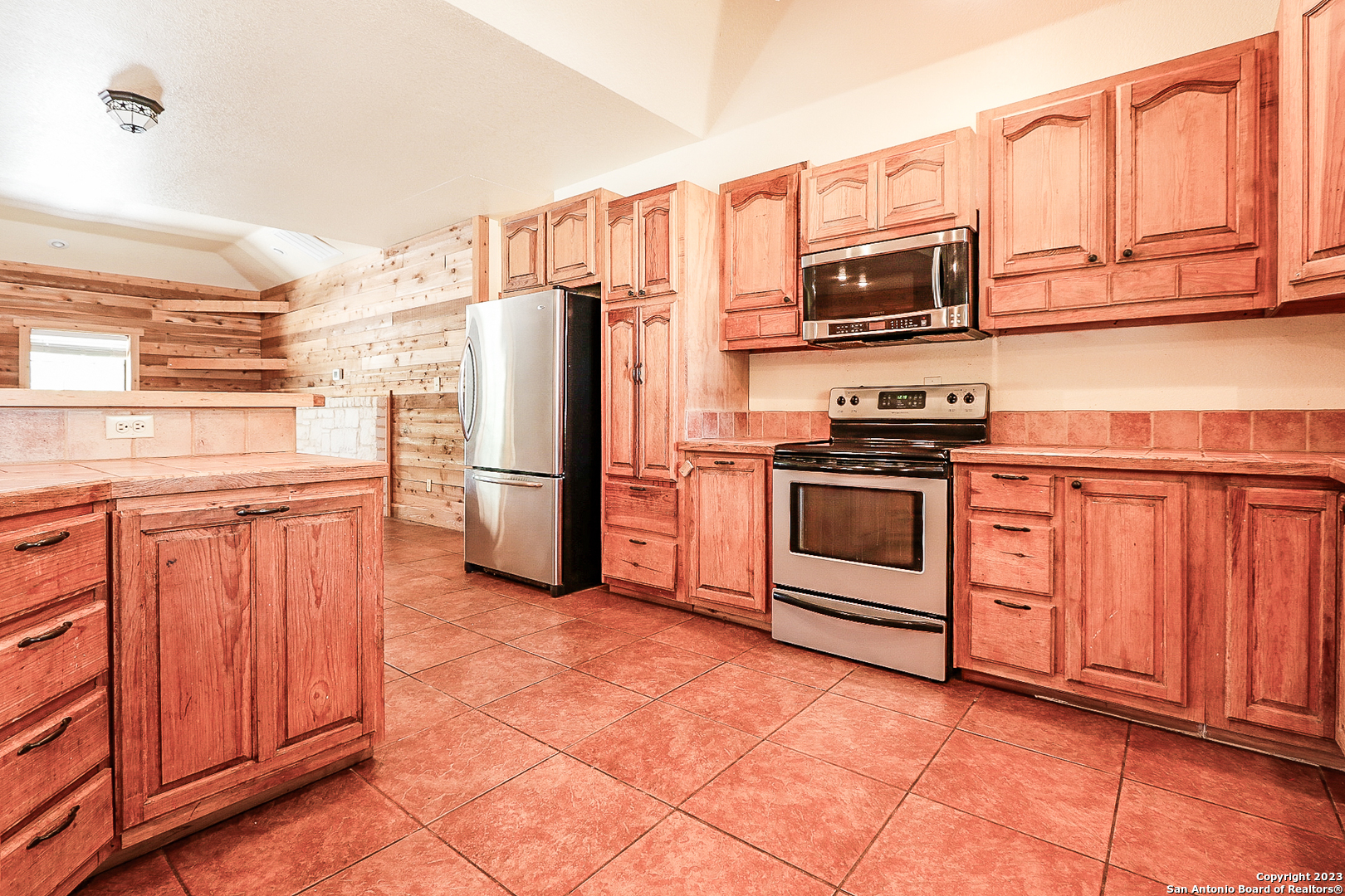 1058 FAIRWAY CIR