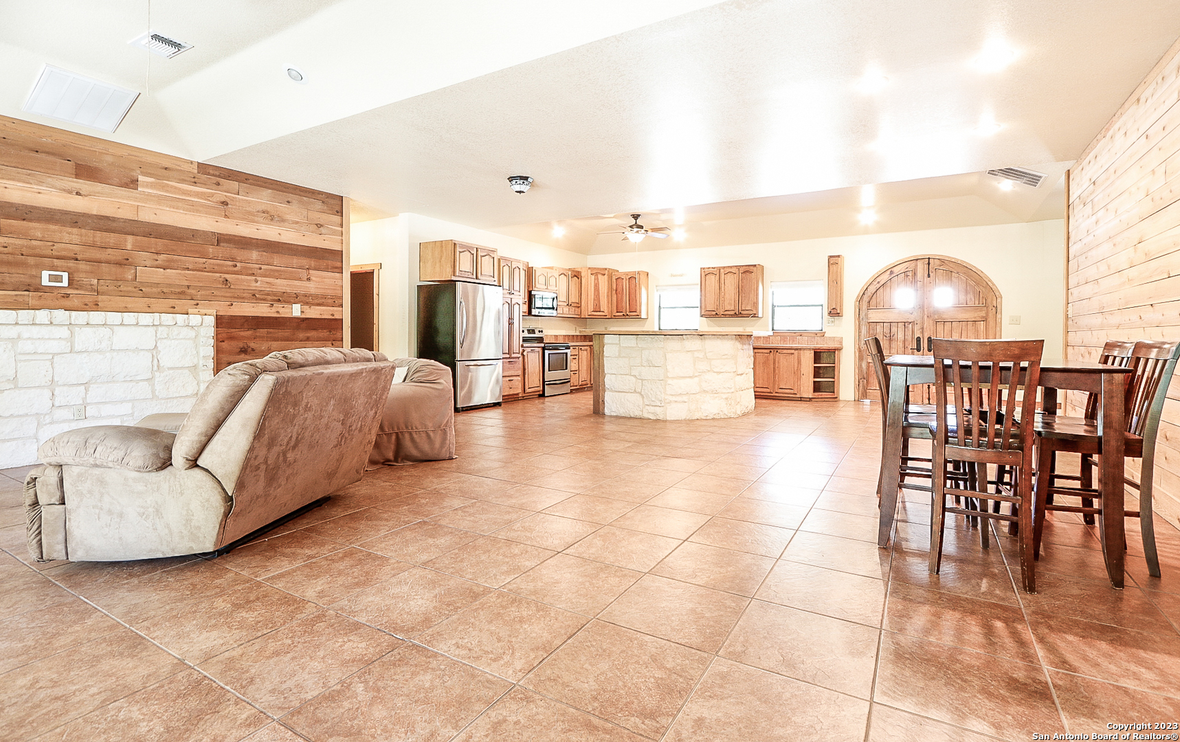 1058 FAIRWAY CIR