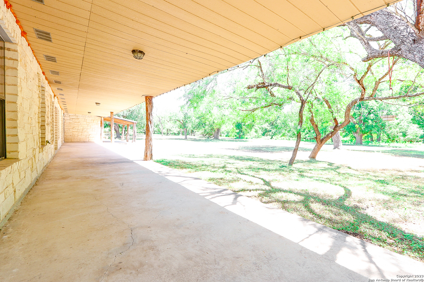 1058 FAIRWAY CIR
