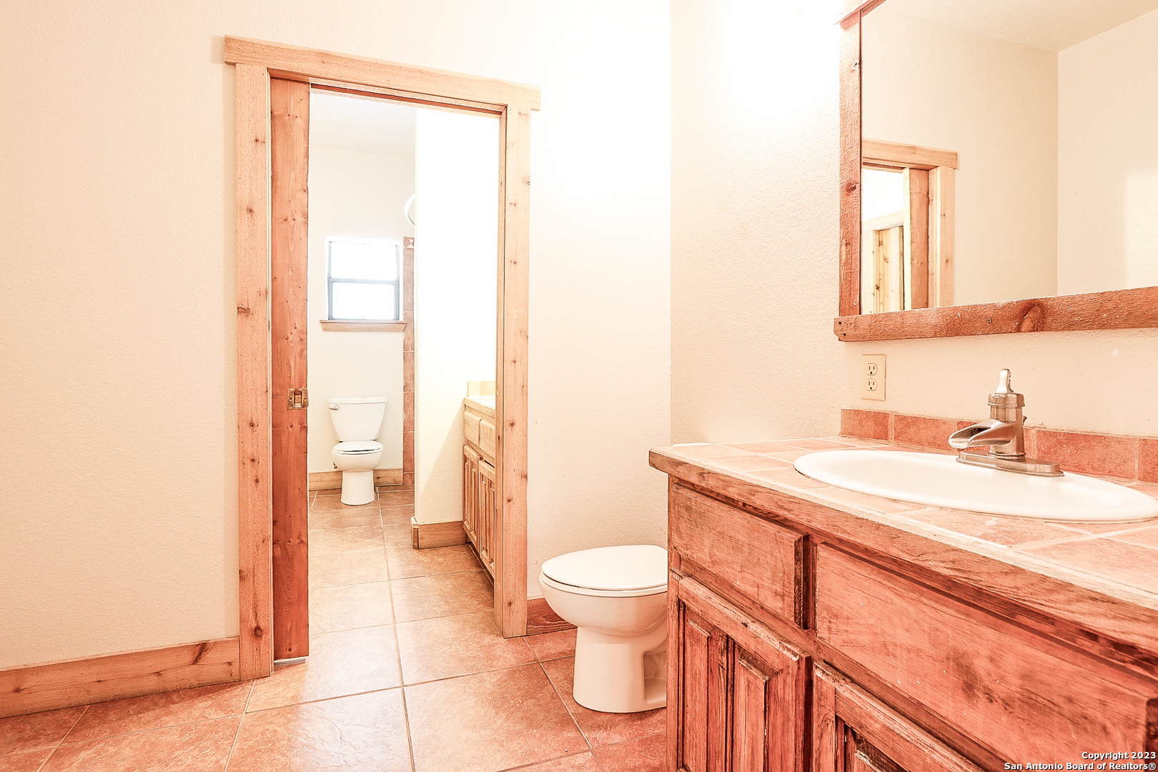 1058 FAIRWAY CIR