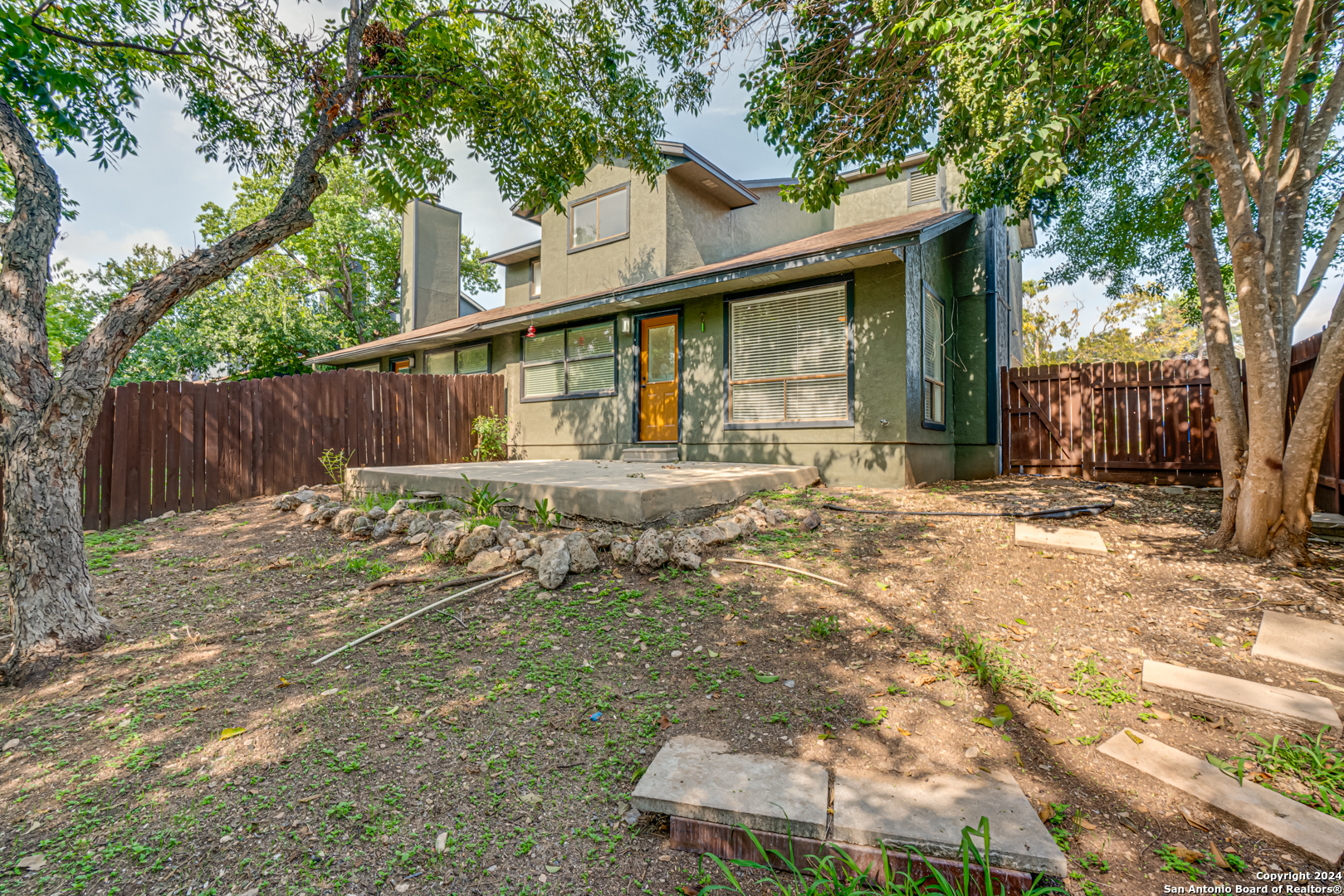 12142 VISTA NOGAL ST