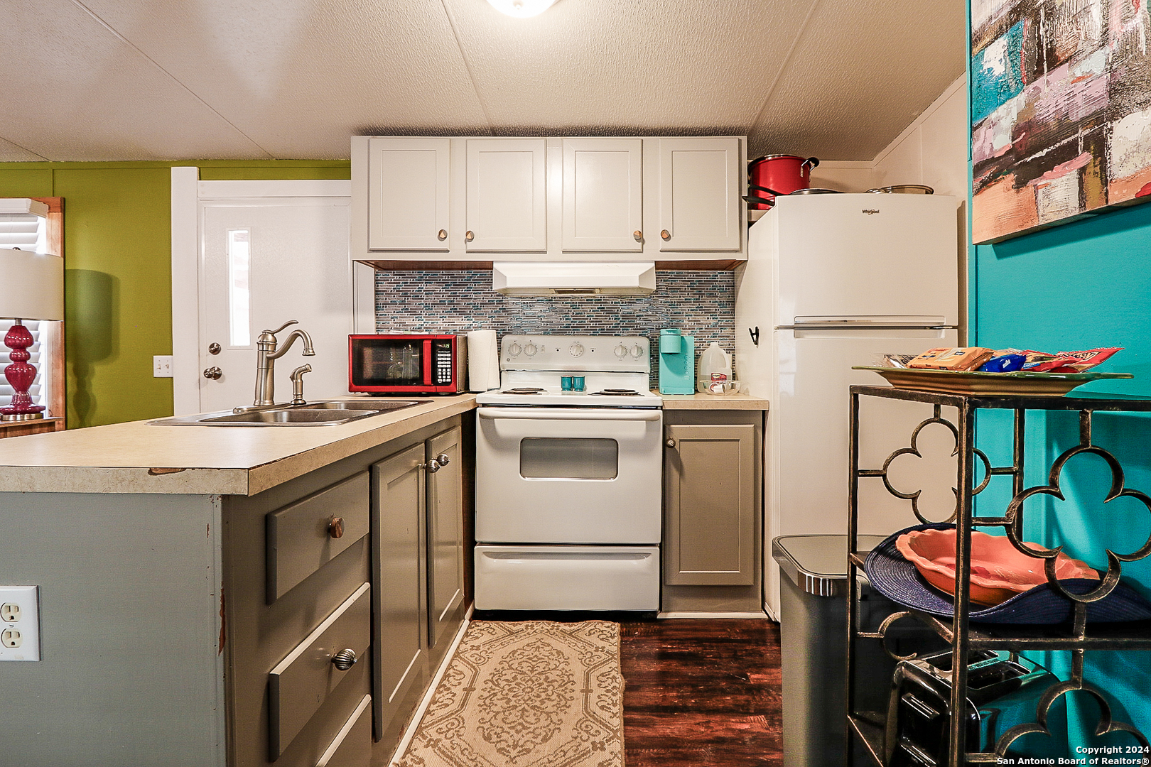 344 FAIRWAY CIR