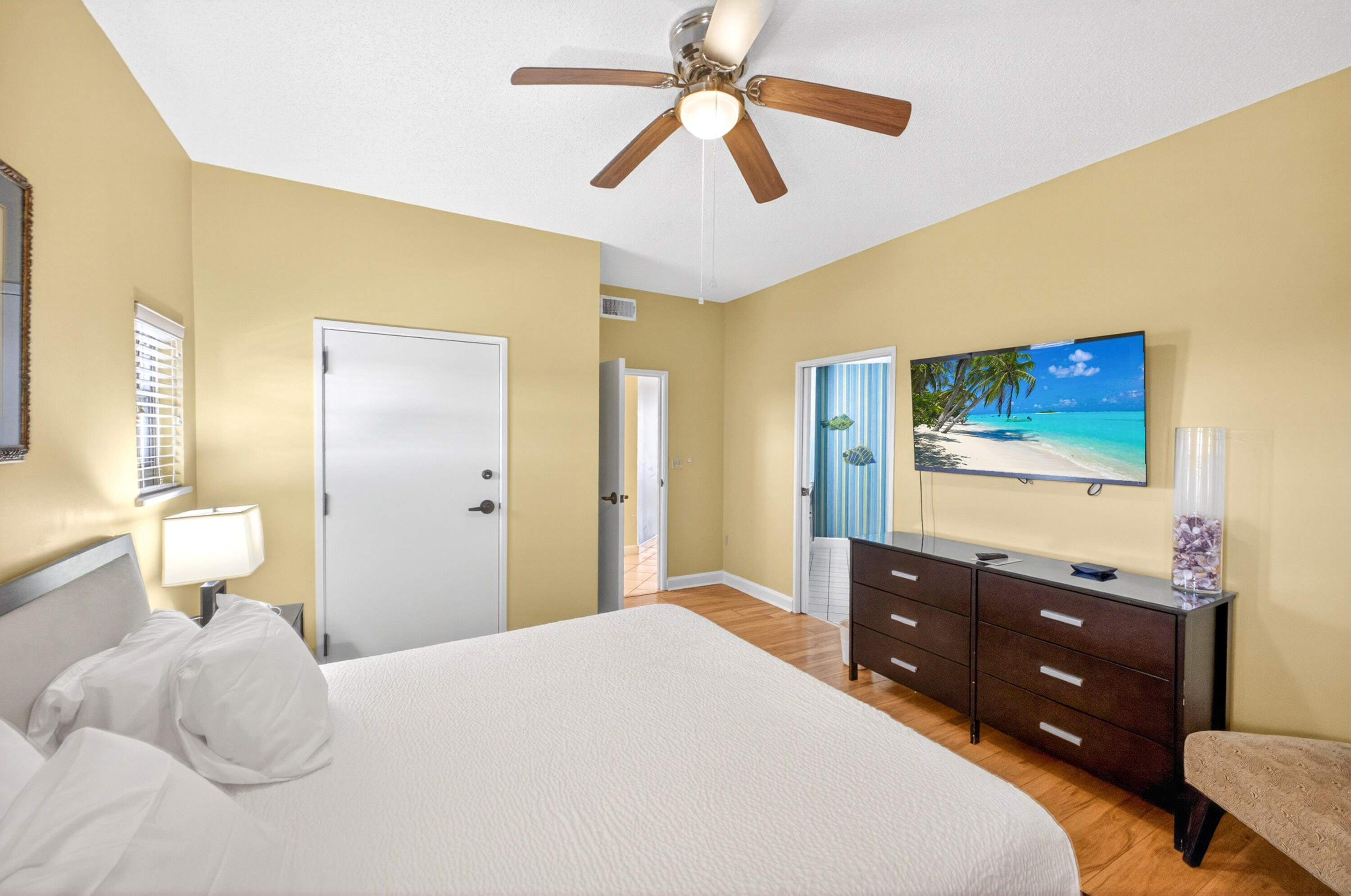 550 Tops L Beach Boulevard # 711