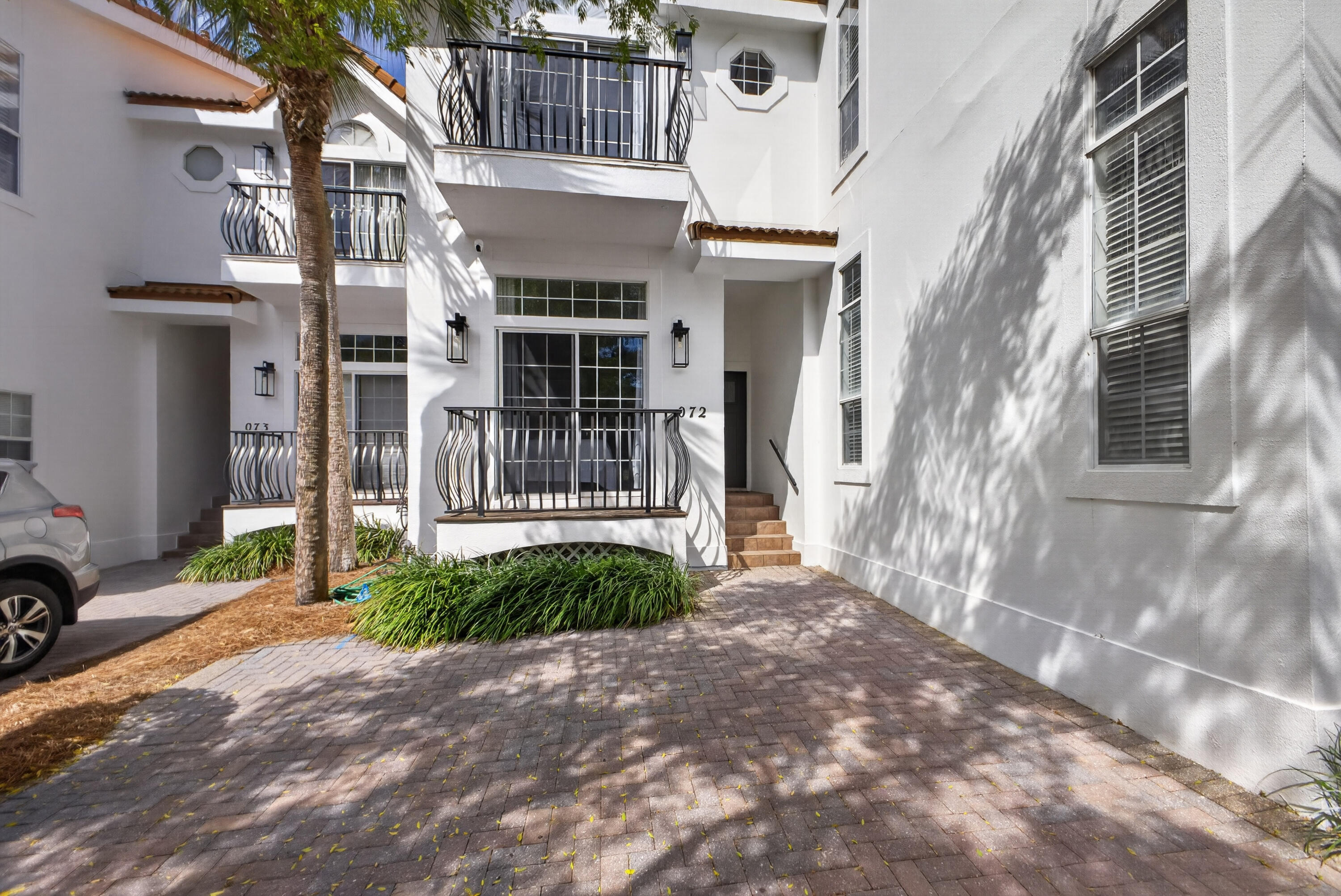 72 Vantage Pointe