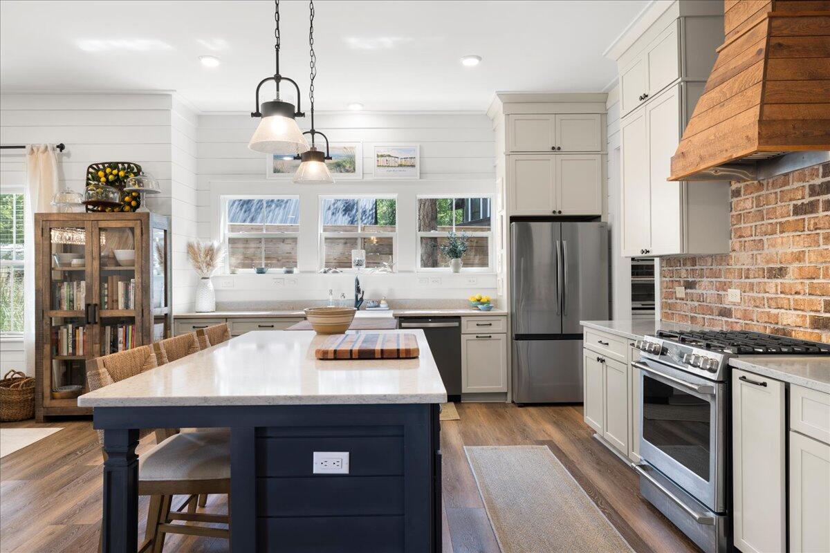 103 W Bayou Forest Drive