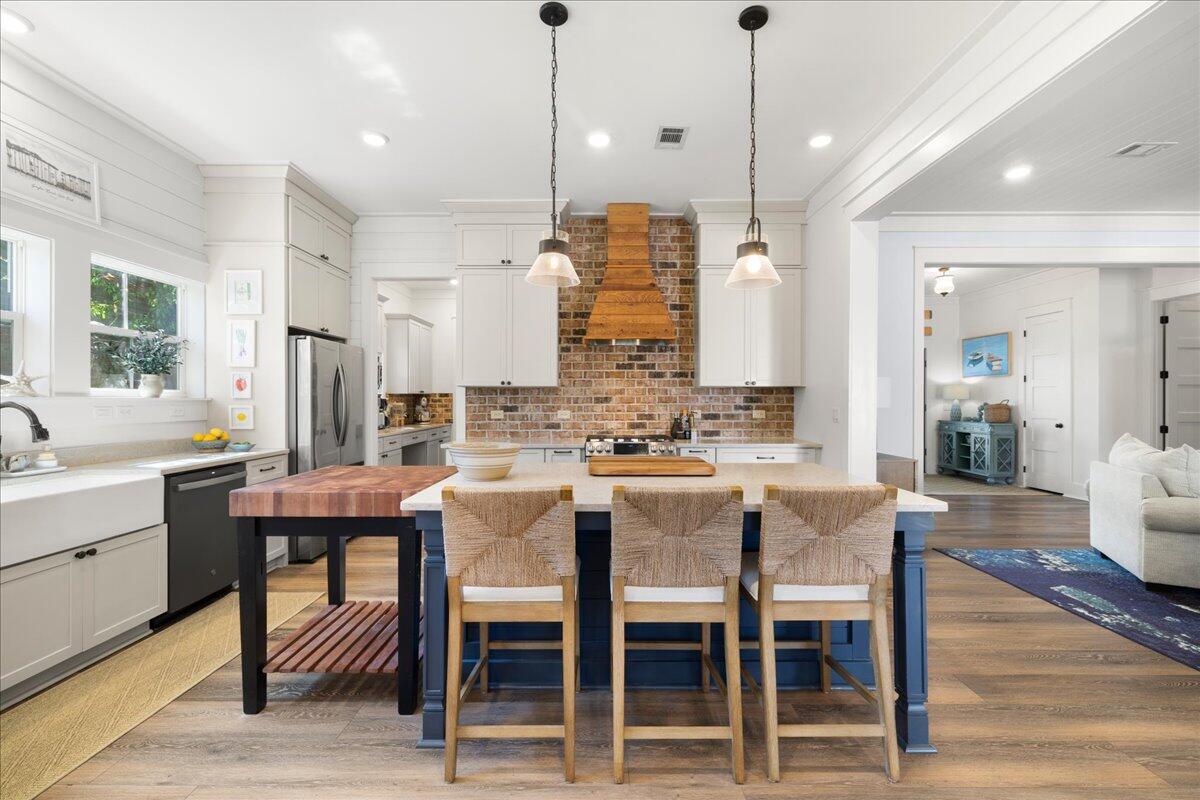 103 W Bayou Forest Drive