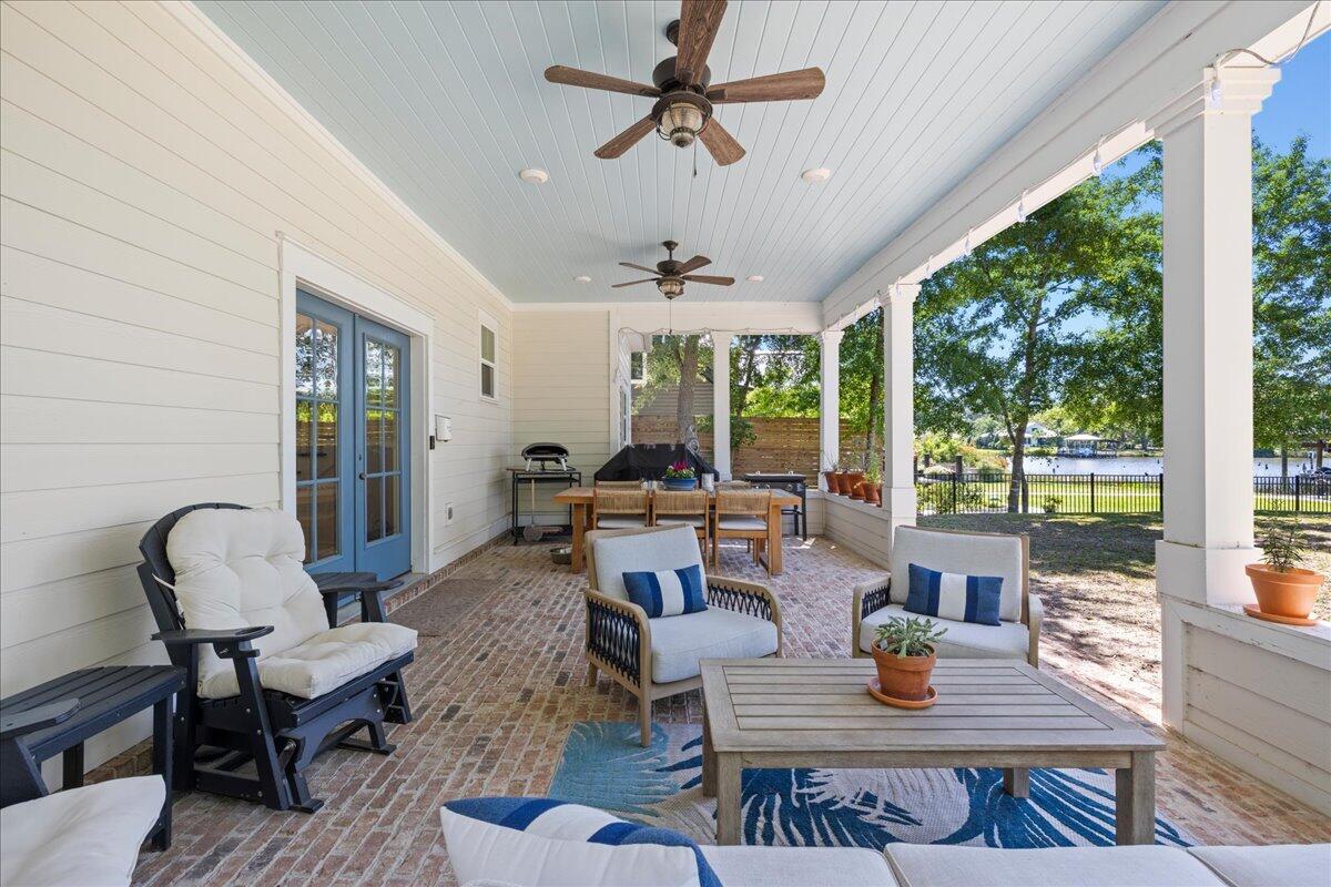 103 W Bayou Forest Drive