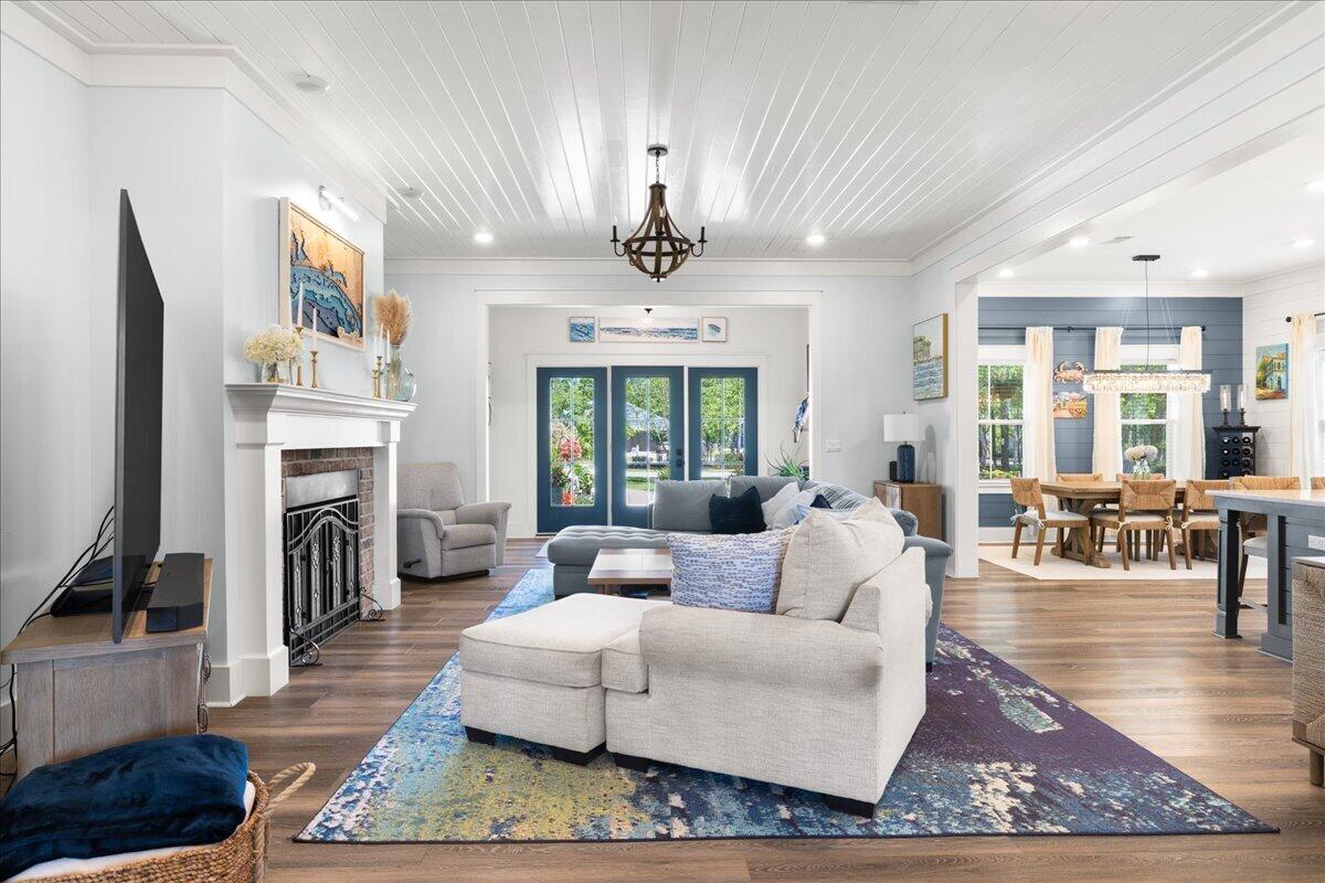 103 W Bayou Forest Drive