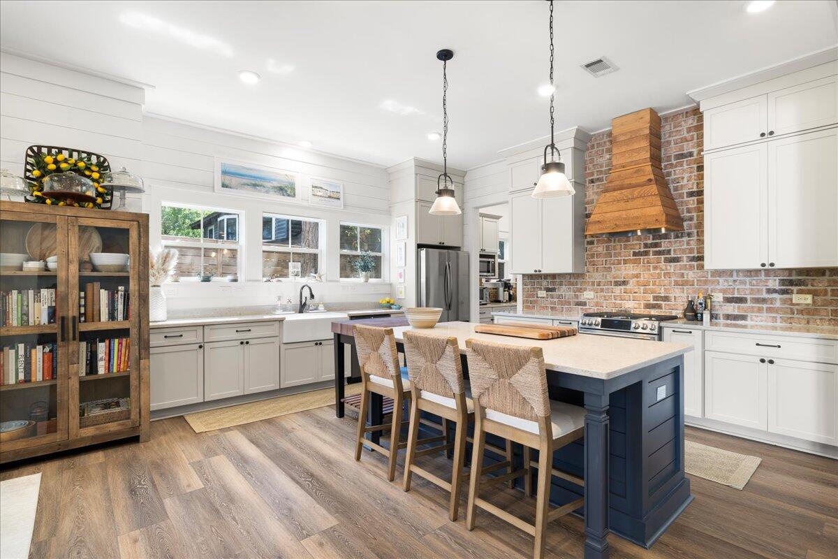 103 W Bayou Forest Drive