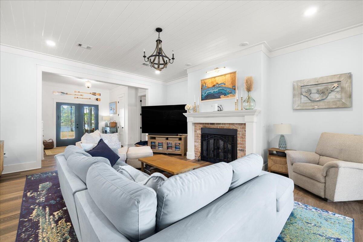 103 W Bayou Forest Drive