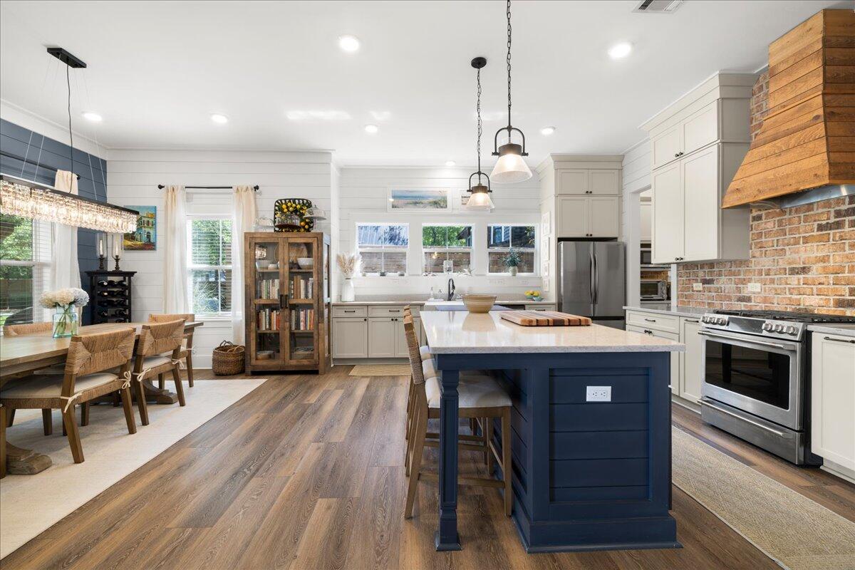 103 W Bayou Forest Drive