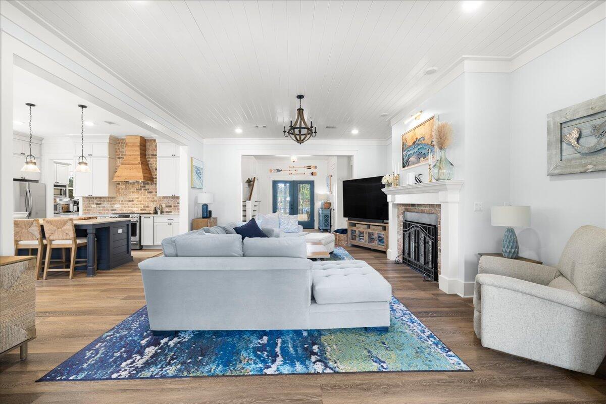 103 W Bayou Forest Drive