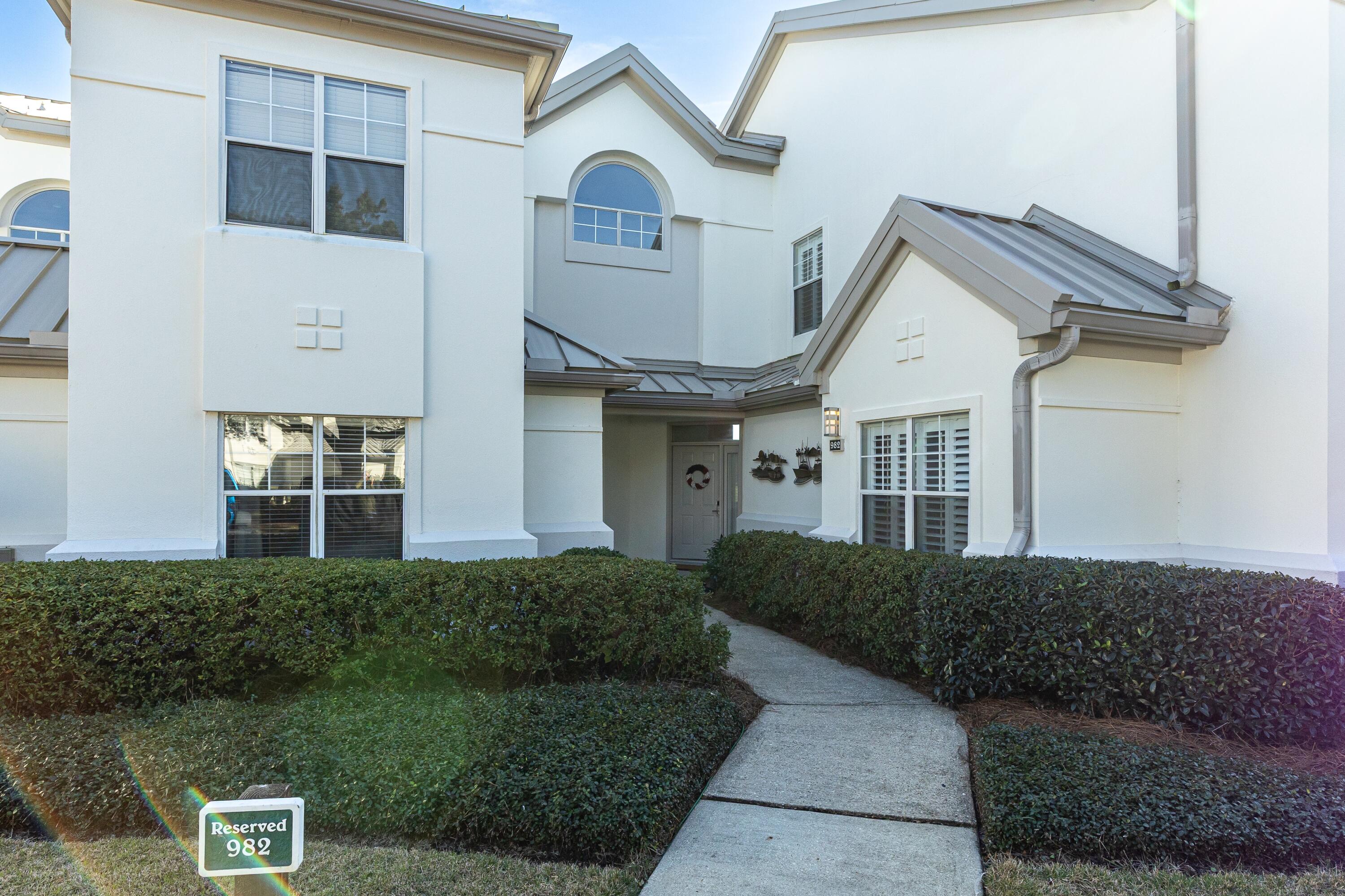 982 Northshore Drive
