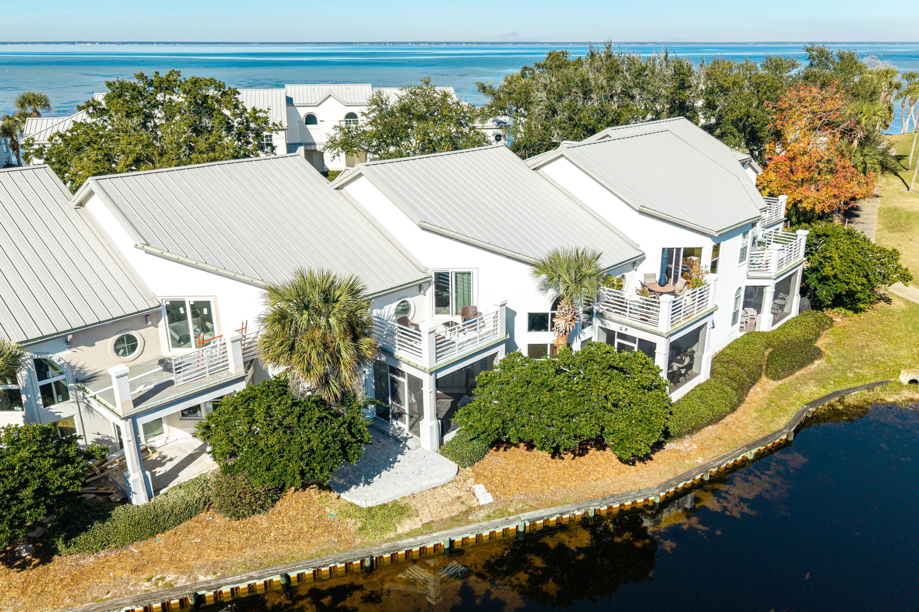 982 Northshore Drive