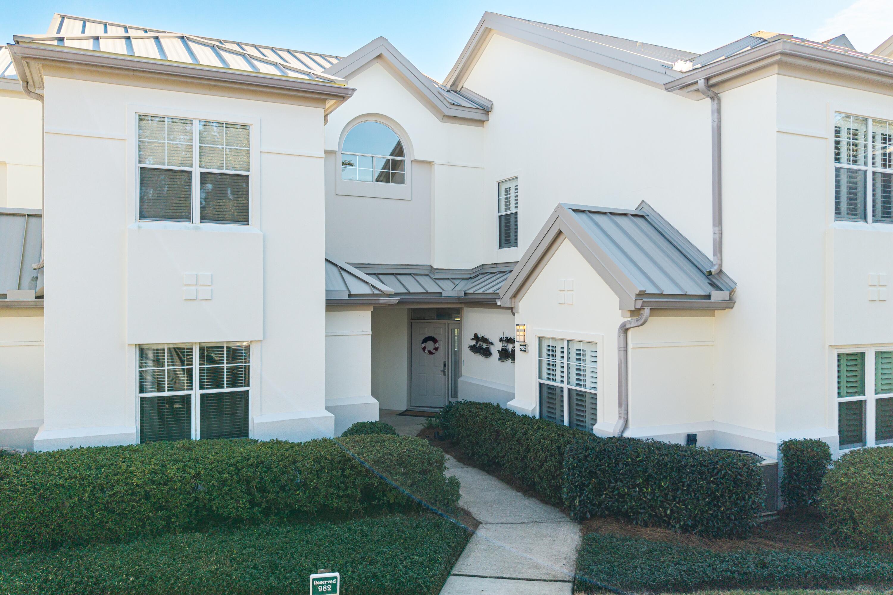 982 Northshore Drive
