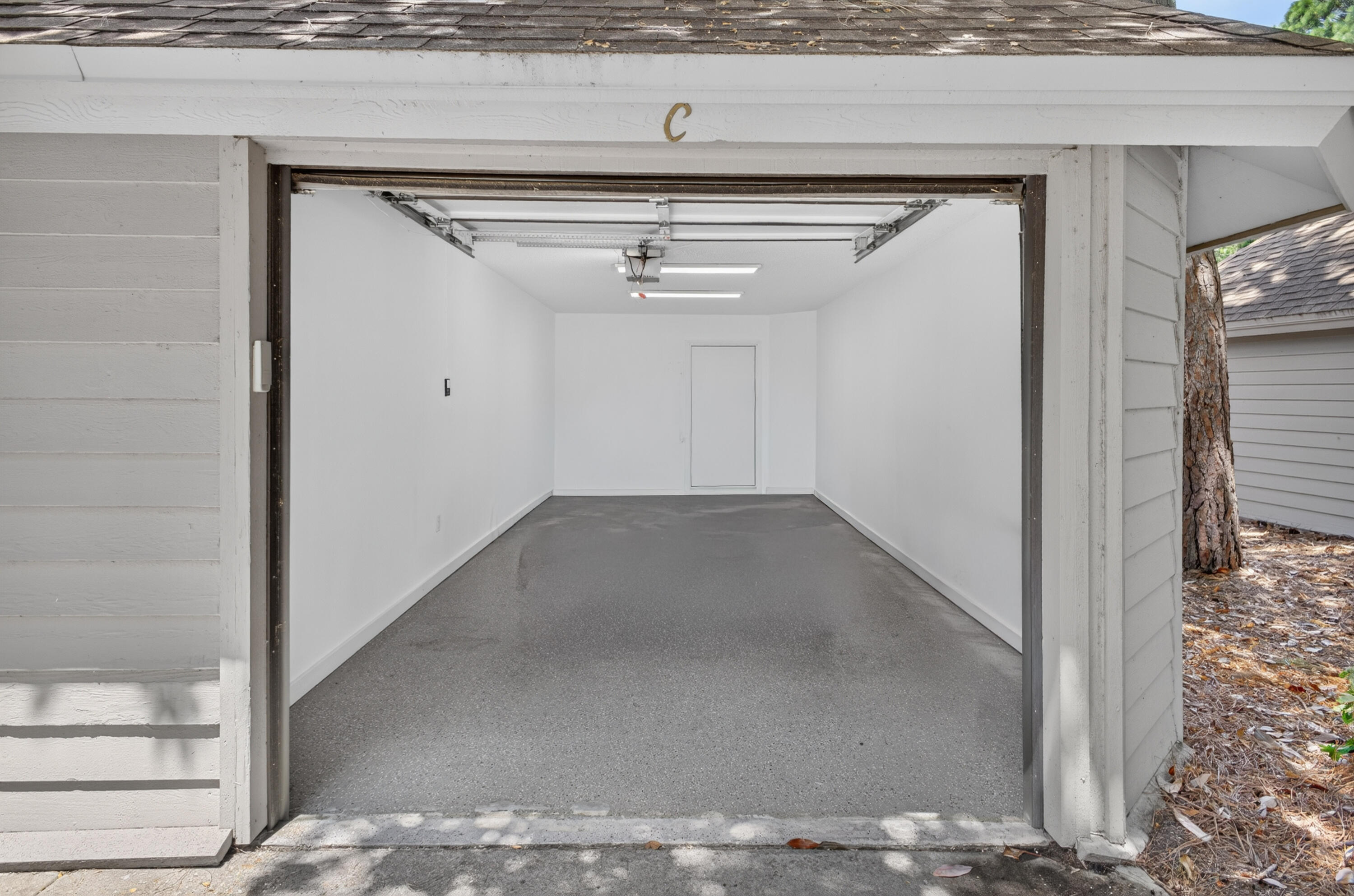 168 Cove Drive Garage 168C