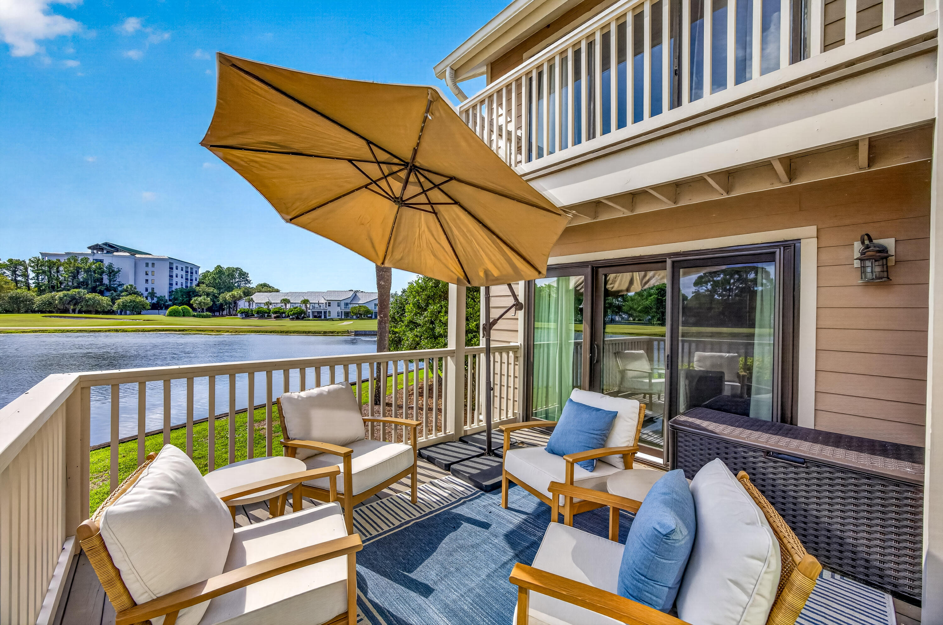 900 Harbour Point Lane 900