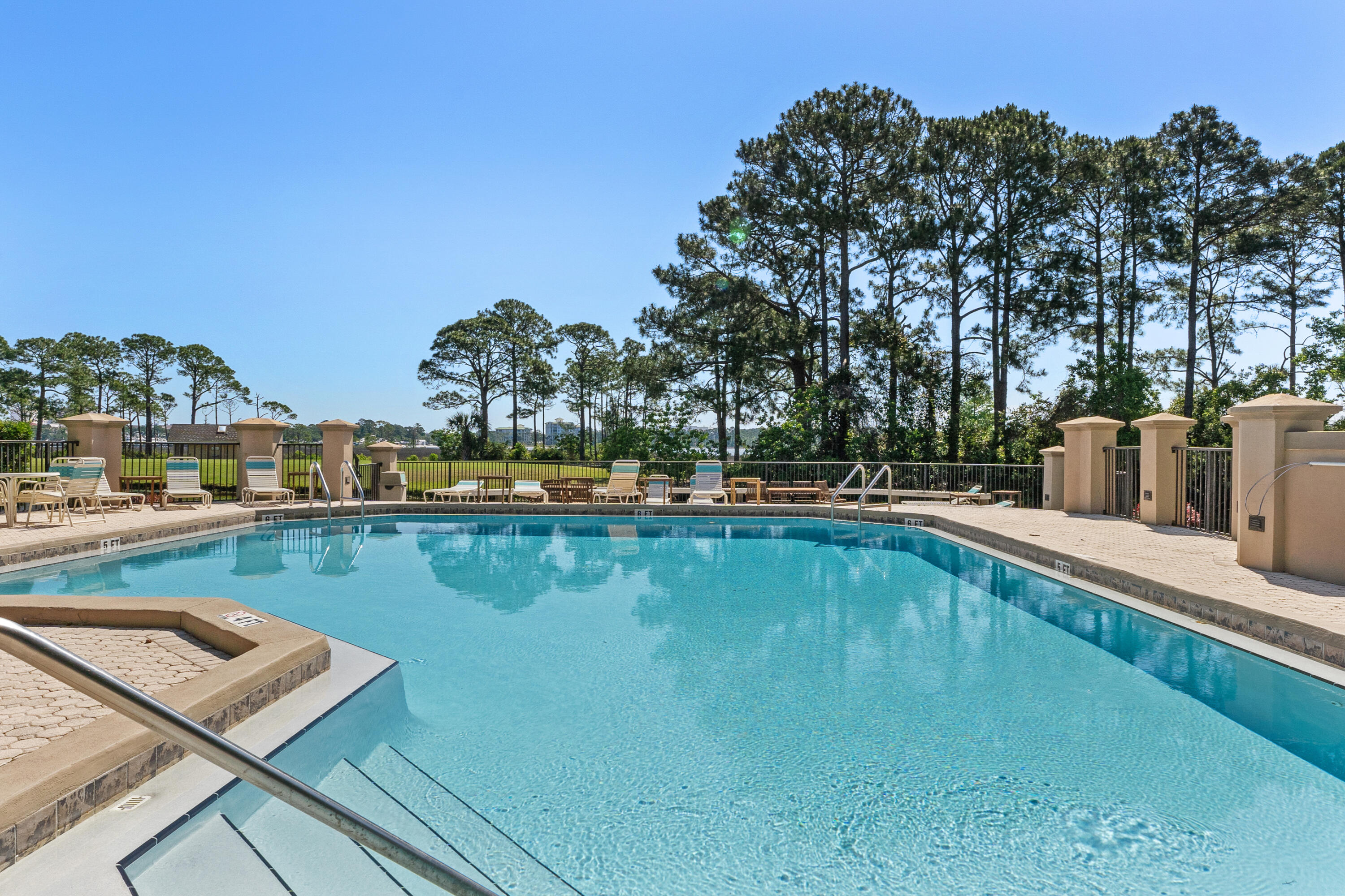 814 Harbour Point Drive 814