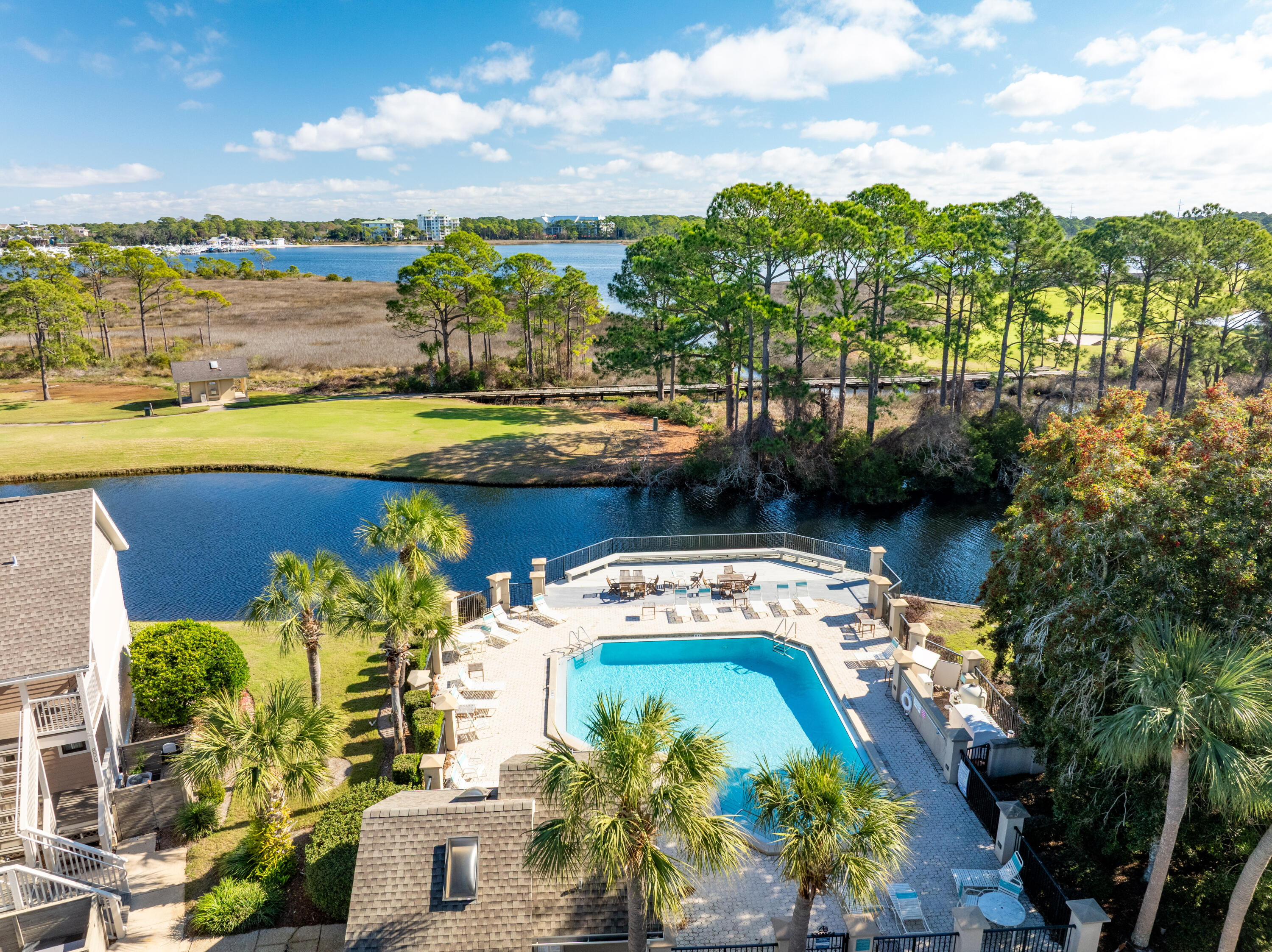 911 Harbour Point Lane 911