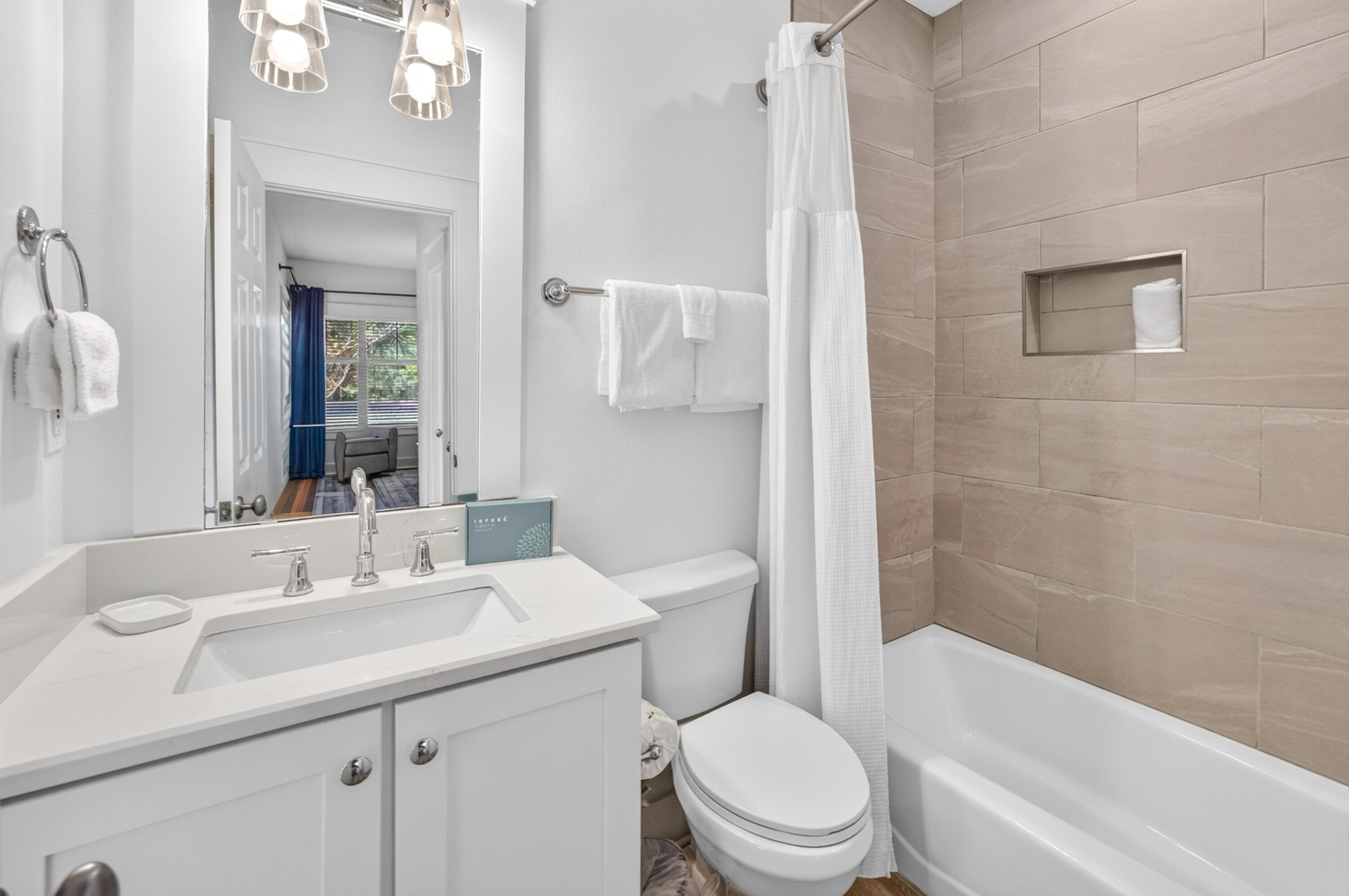 8593 Magnolia Bay Lane