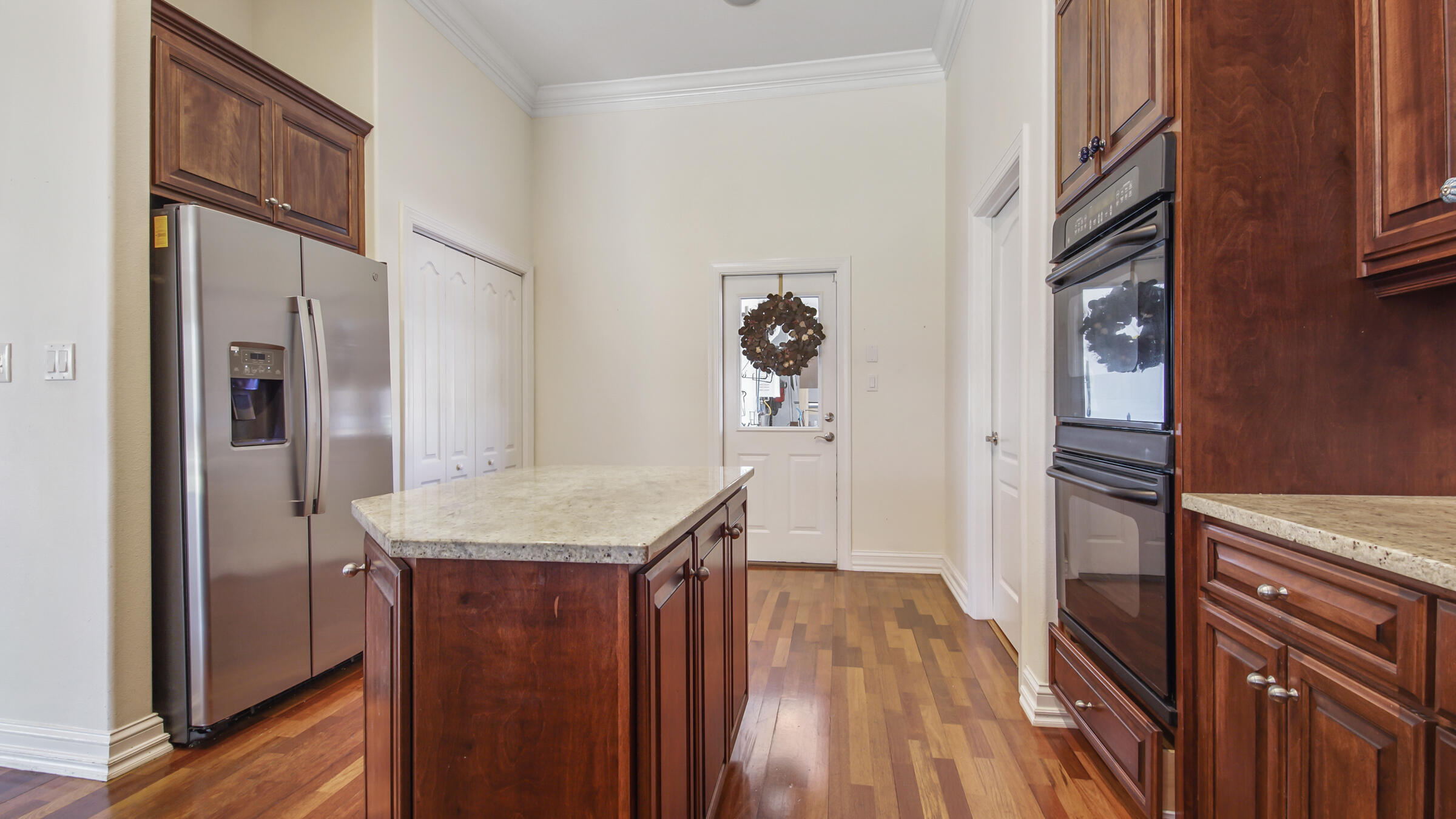 538 W Club House Drive