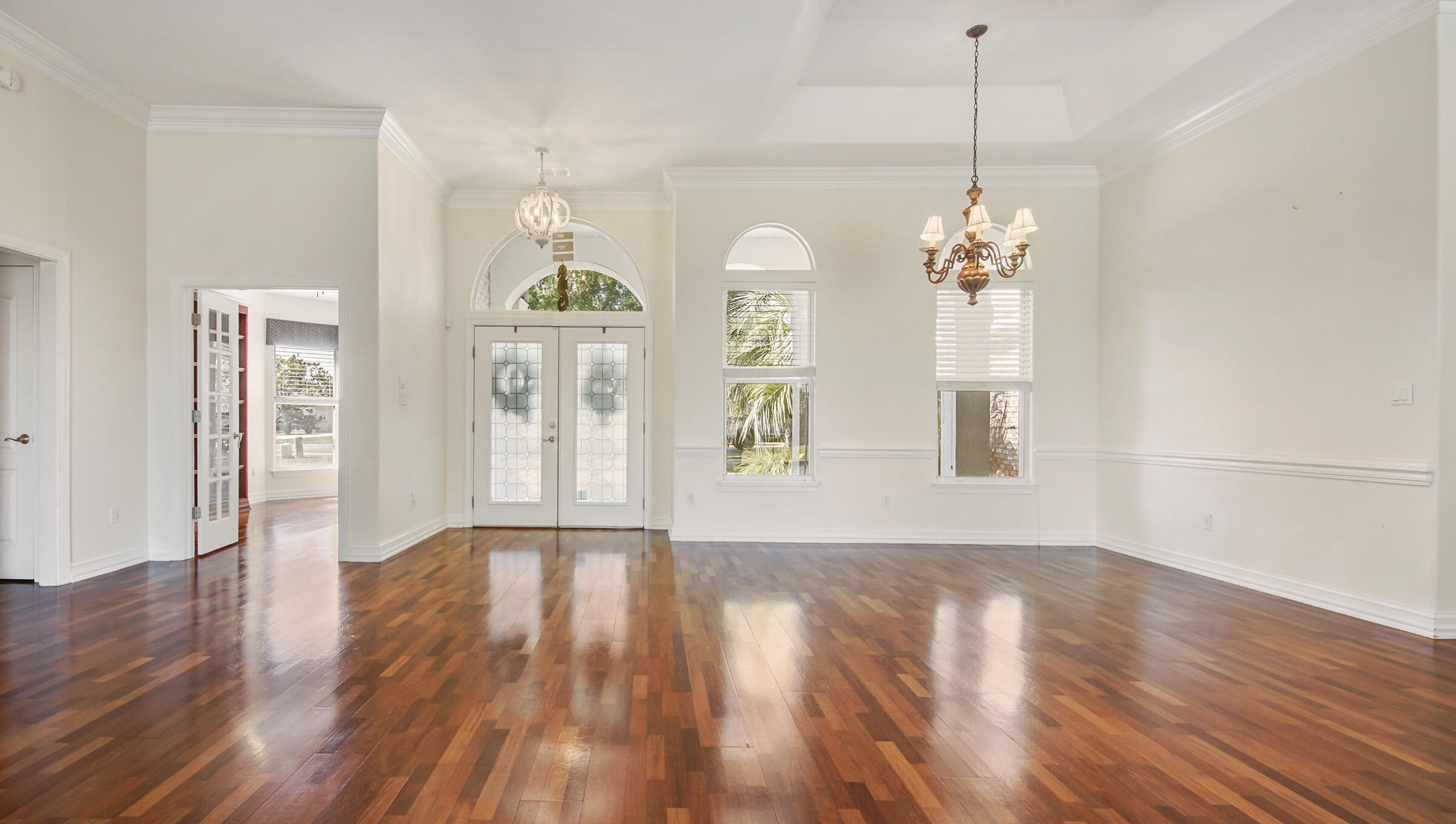 538 W Club House Drive