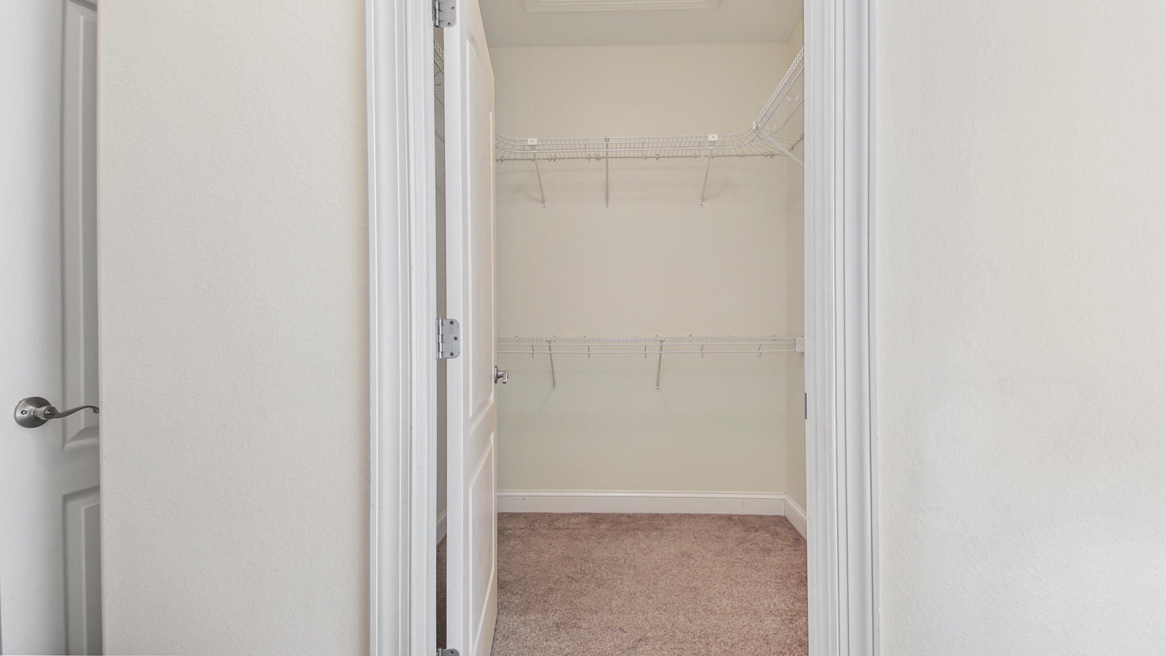 538 W Club House Drive