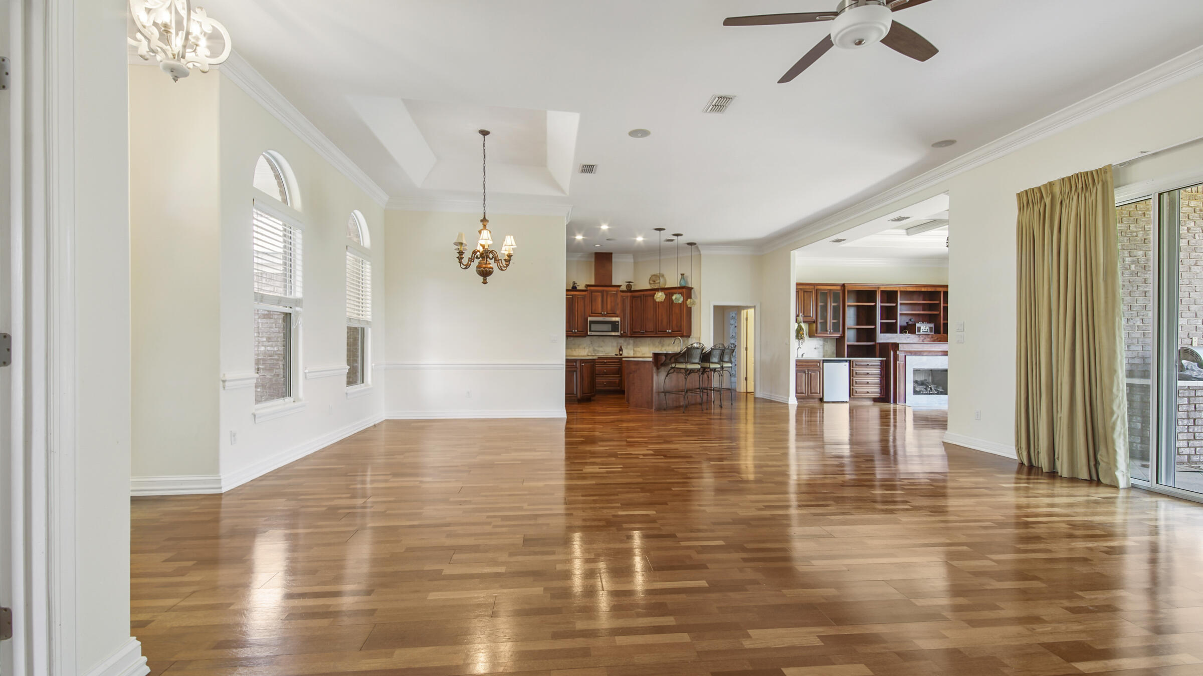 538 W Club House Drive
