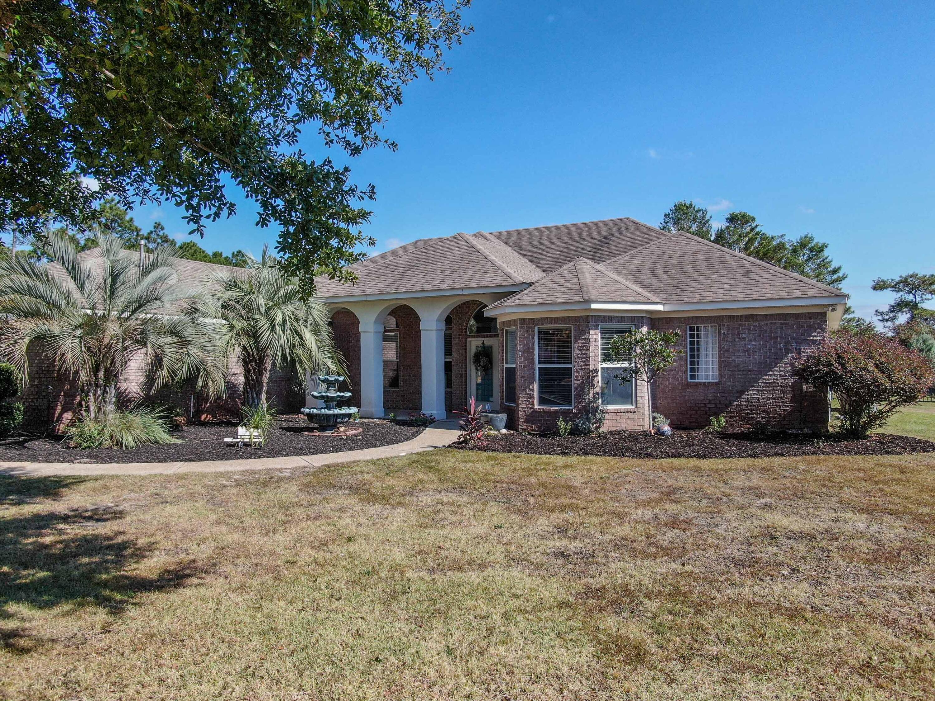 538 W Club House Drive